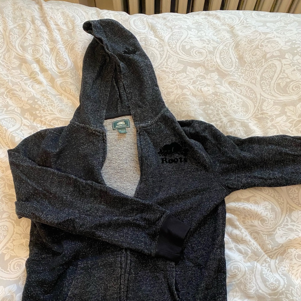 Roots sweater